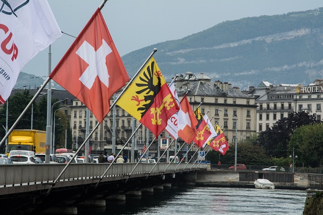 Unternehmenssteuerreform III: Was ändert sich? Am 17. Juni 2016 hat sich das Parlament auf die neuste, die dritte Unternehmenssteuerreform geeinigt. Kernstück ist die Abschaffung des Holdingstatus und anderer spezieller Besteuerungsregimes. Um die Attraktivität des Steuerstandortes beizubehalten, sind dieverse flankierende Massnahmen getroffen worden.