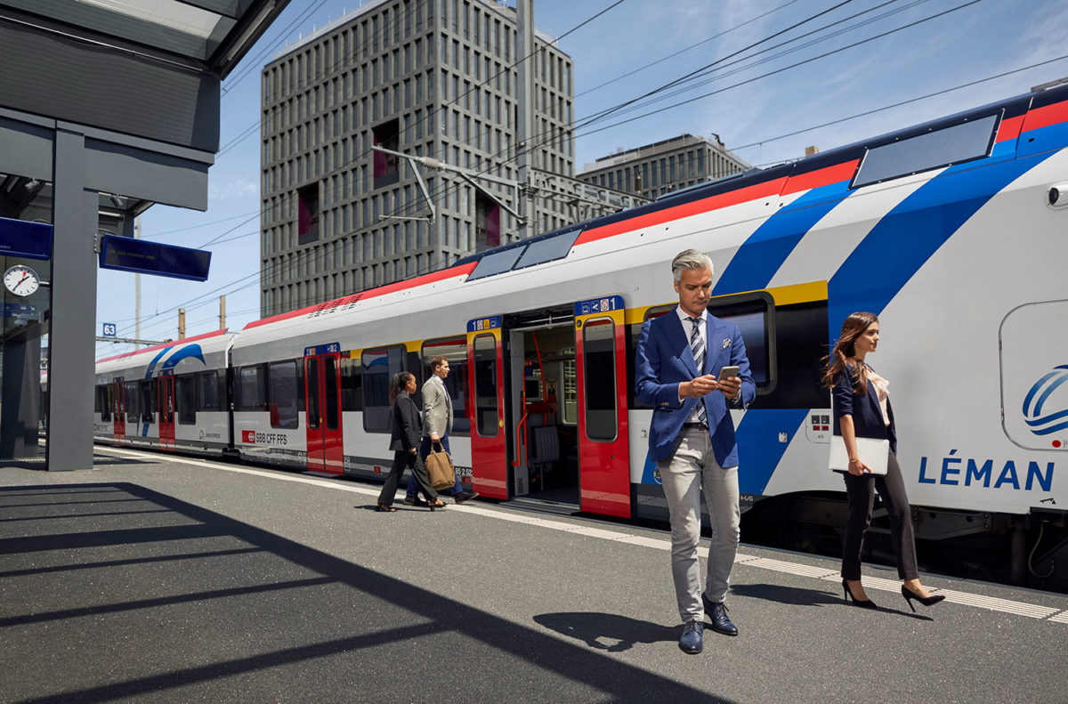 Entspannt Ankommen Pendler, die ausserhalb der Stosszeiten reisen, arbeiten motivierter, effizienter und stressfreier.