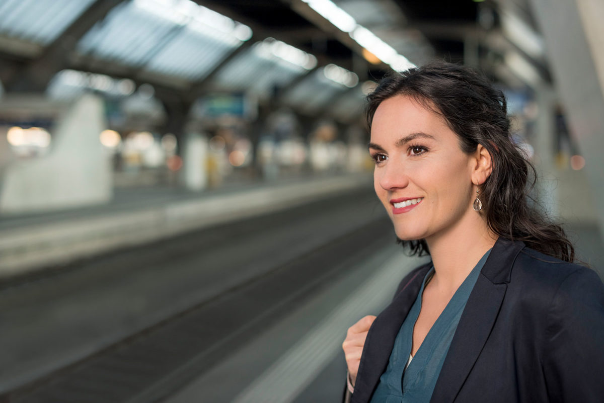 Reisezeit ist Nutzzeit Geschäftsreisen mit der Bahn sind ökologisch, kostengünstig und effizient. Zudem bieten sie Geschäftsreisenden die Möglichkeit, während der Fahrt in Ruhe zu arbeiten, zu diskutieren oder sich zu entspannen.