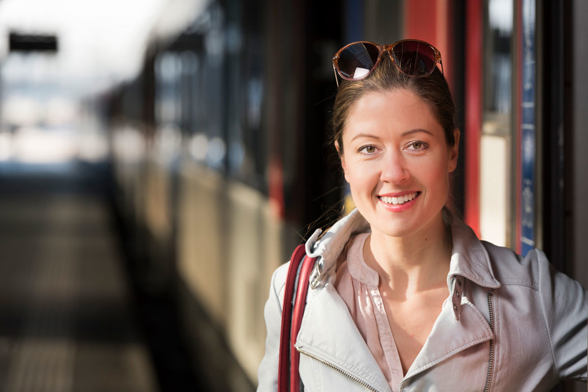 Nachhaltiger zum Arbeitsort Mitarbeitende die mit dem Zug zur Arbeit fahren, leisten einen täglichen Beitrag zum Klimaschutz. Die SBB unterstützt Unternehmen bei der Förderung einer umweltschonenden Mobilität.