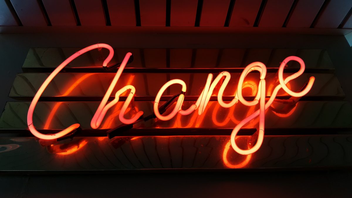 Change Management. 100% oder gar nicht! Moderne Unternehmen sehen sich immer schnelleren Veränderungen gegenüber. Wer erfolgreich werden oder seinen Erfolg weiterhin ausbauen möchte, muss sich an wechselnde Anforderungen anpassen – und das in kurzer Zeit, damit gegenüber der Konkurrenz kein entscheidender Wettbewerbsnachteil entsteht. Hierfür brauchen Unternehmen in erster Linie ein funktionierendes Change-Management.