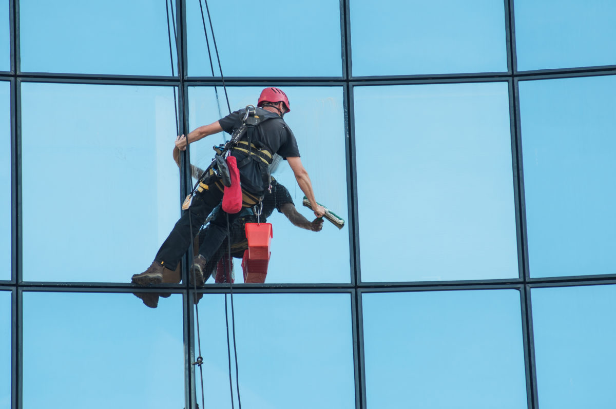 Die Immobilie im Fokus Eine solide Liegenschaftsverwaltung stellt den Erhalt einer Immobilie sicher und sorgt für einen reibungslosen Betrieb zu tieferen Kosten.