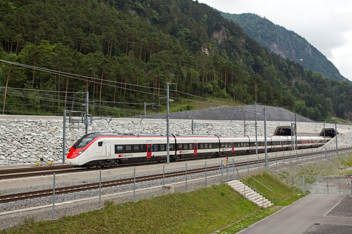 Schneller zum Geschäftstermin im Süden Dank dem neuen Ceneri-Basistunnel werden Meetings in der südlichen Schweiz und Norditalien noch einfacher und effizienter. 