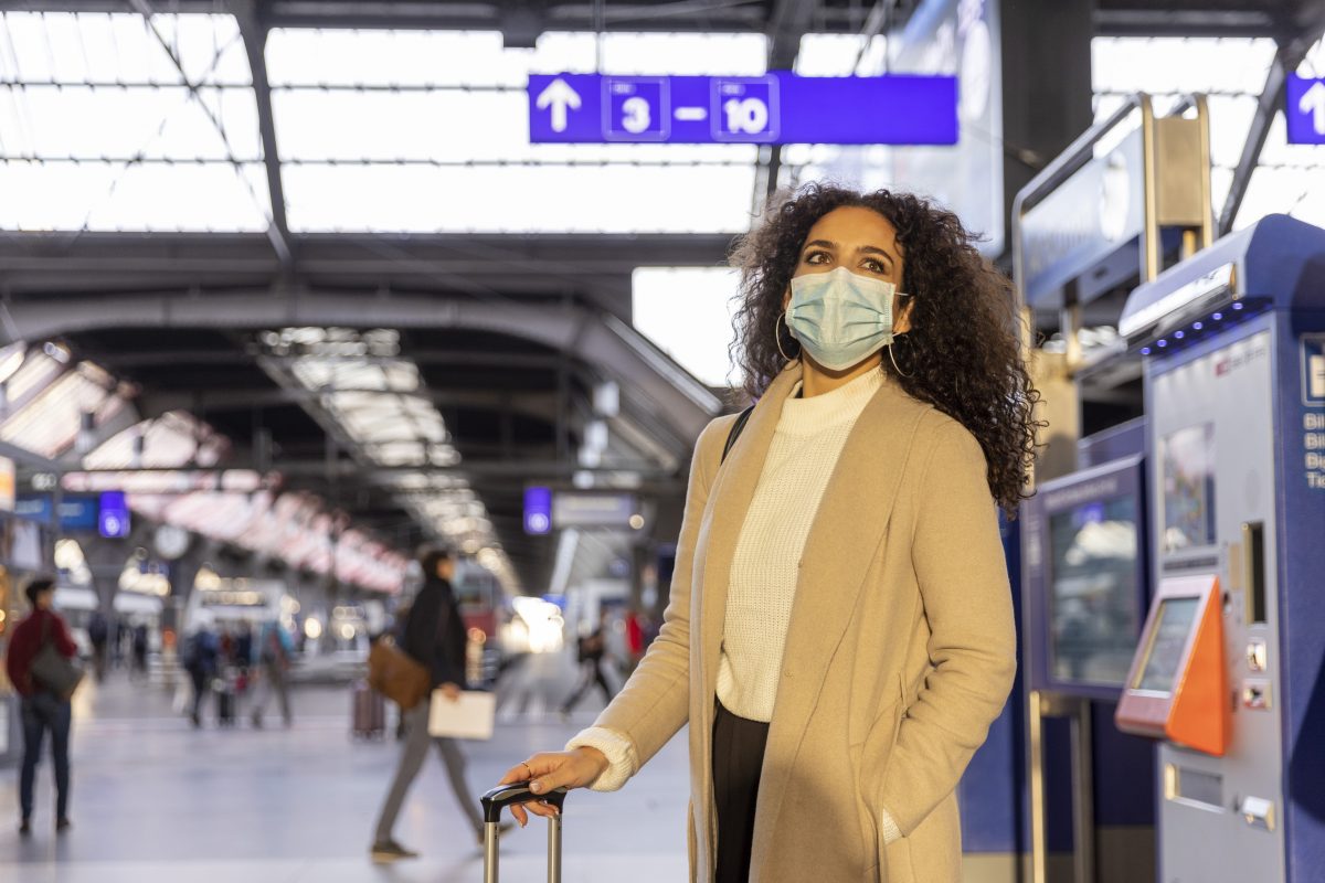 Sicher Zug fahren – was es beim Pendeln zu beachten gilt Coronavirus: Der Bundesrat hat weitere Lockerungsschritte bewilligt. Diese werden mit einer vermehrten ÖV-Nutzung einhergehen. Damit Reisen mit Tram, Bus und Zug möglichst sicher bleiben, gelten Schutz- und Hygienekonzepte.