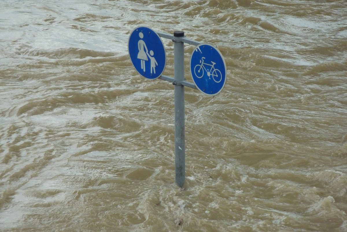 Hochwasser-Schäden: Welche Versicherung bei Unternehmen zahlt Die Gefahr vor Überschwemmungen verschärft sich weiter. Bereits sind einige Firmen betroffen, andere könnten demnächst folgen. Das gilt bezüglich Versicherungen. 