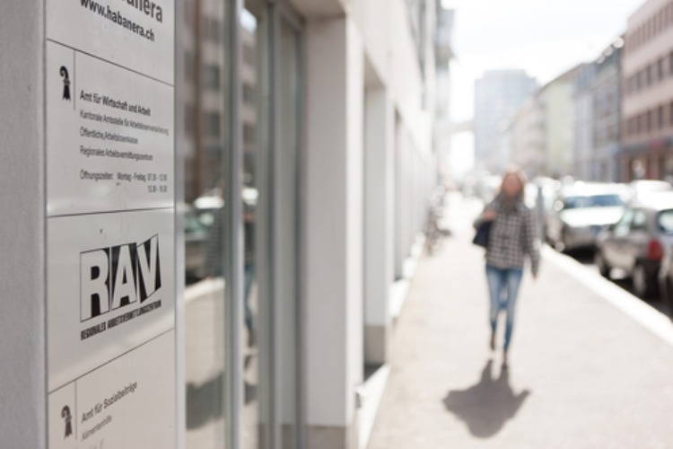 Arbeitslosigkeit bleibt auf tiefstem Stand seit zwei Jahrzehnten