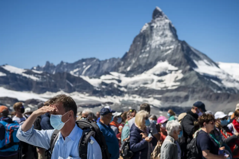 Der Bundesrat will den Corona-geschädigten Schweizer Tourismus mit zusätzlichen Staatsgeldern anschieben Die Regierung hat am Mittwoch zusätzliche Massnahmen zur Tourismusförderung für total 60 Millionen Franken beschlossen. Die Stichworte: mehr Geld für Innovationsprojekte, für ausländische Marketingaktivitäten, für regionale Projektförderung und zur finanziellen Entlastung von Tourismusanbietern.