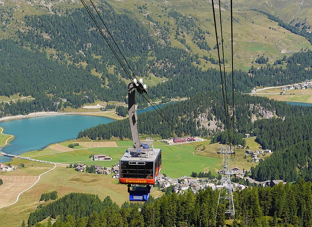 Seilbahnen erleben im August Erholung auf tiefem Niveau Die Schweizer Bergbahnen haben im August nach dem schwachem Start zu Beginn des Sommers wieder etwas mehr Gäste verzeichnet - dank schönerem Wetter und internationalen Touristen.