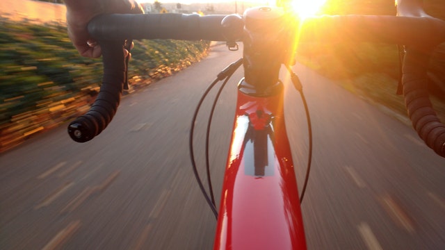 Veloverkäufe nehmen 2021 nach Rekordjahr wieder etwas ab Die Schweizer schwangen sich auch im zweiten Coronajahr sehr gerne in den Velosattel und kauften sich dafür neue Fahrräder. Gegenüber dem rekordhohen Vorjahr hat der Schweizer Velomarkt 2021 allerdings wieder leicht abgenommen.