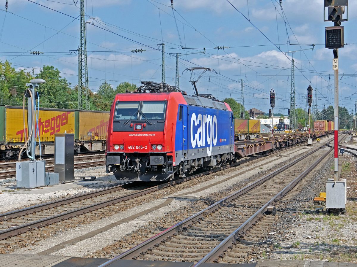 SBB Cargo steigt bei Gütermetro aus Die SBB wollen 1,5 Milliarden Franken in den Güterverkehr investieren und neue Terminals bauen. An das unterirdische Projekt «Cargo sous terrain» glaubt die Bahn aber nicht mehr.